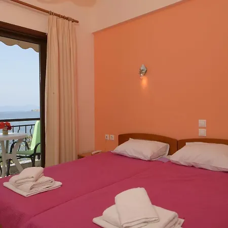 Hotel Akrogiali 2*